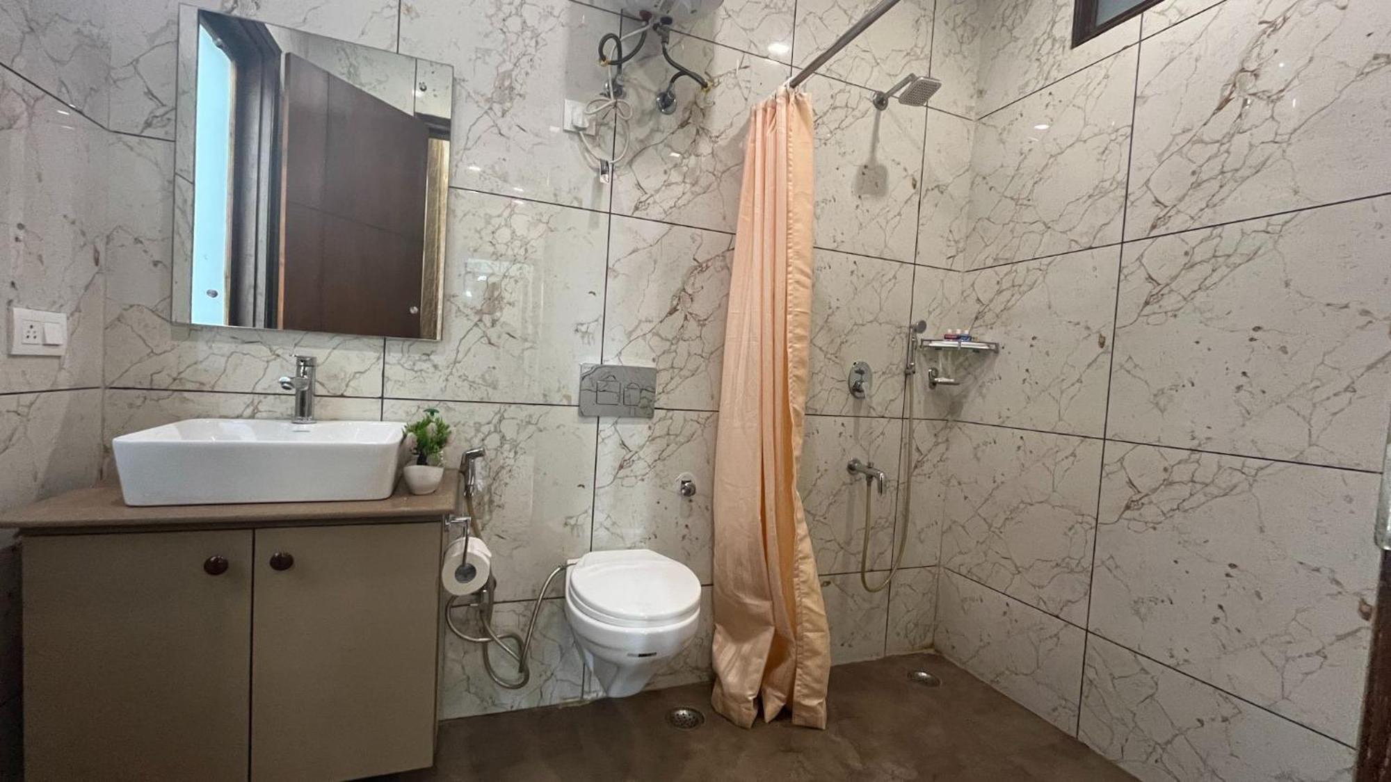 Bluo 1Bhk - Dlf Cybercity, Balcony, Lift, Parking Gurgaon Zewnętrze zdjęcie